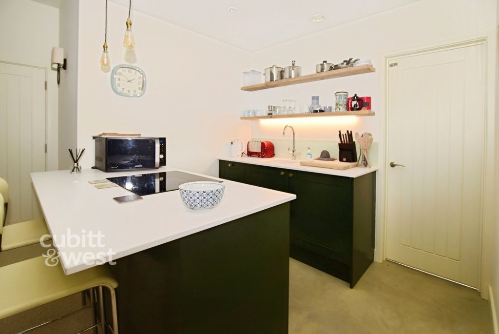 Property photo 3 of 11 02ee1A0d-Fil