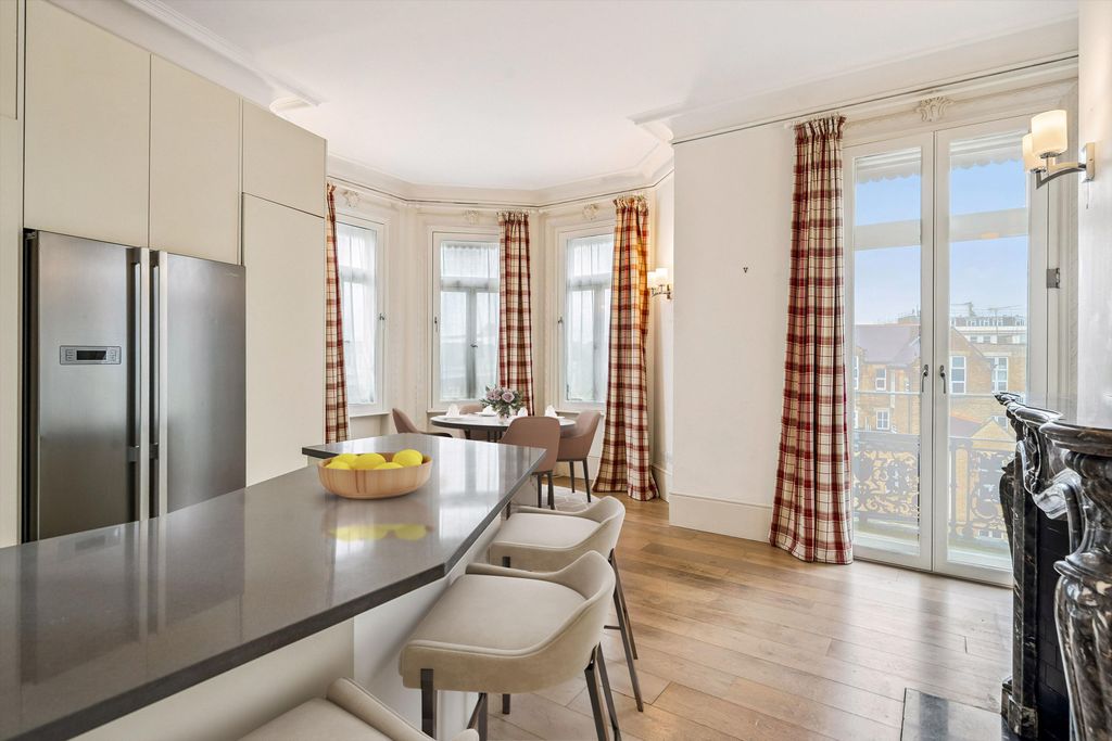 Property photo 3 of 15 Image