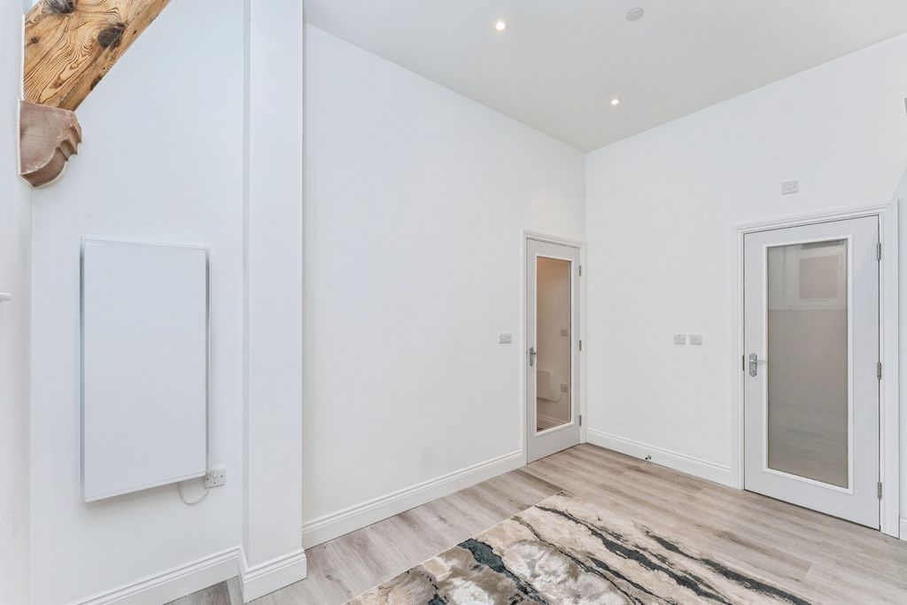 Property photo 3 of 9 Living