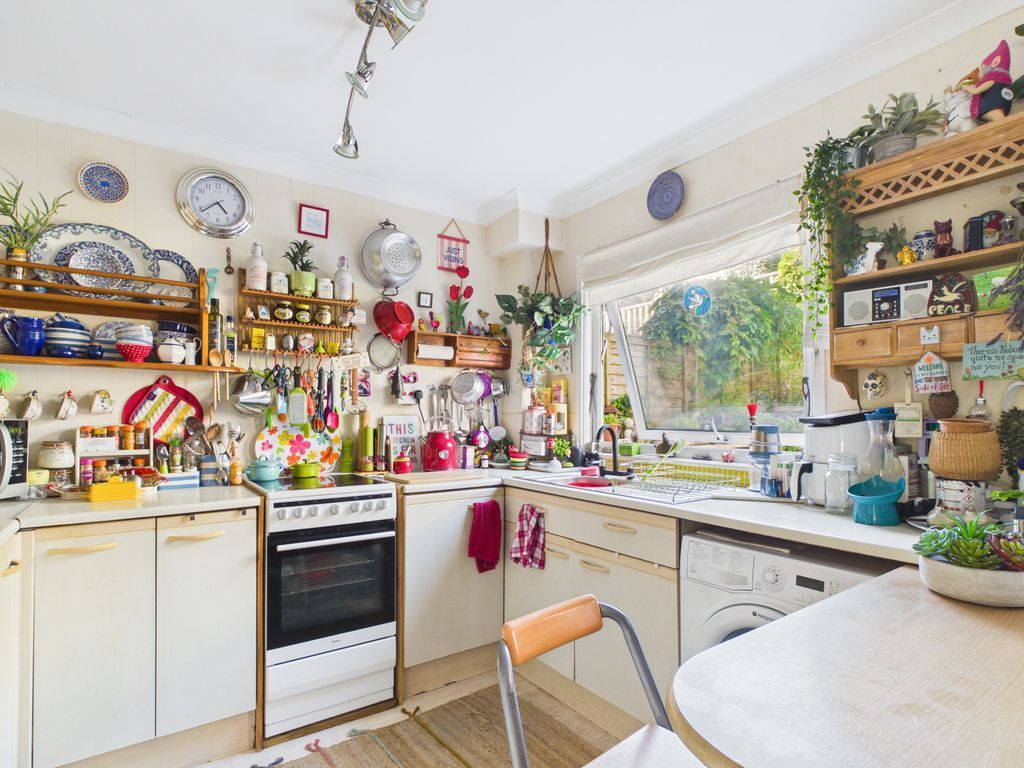 Property photo 2 of 12 Kitchen