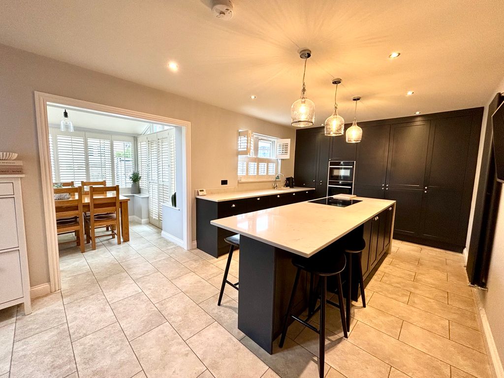 Property photo 2 of 18 Dining Kitchen