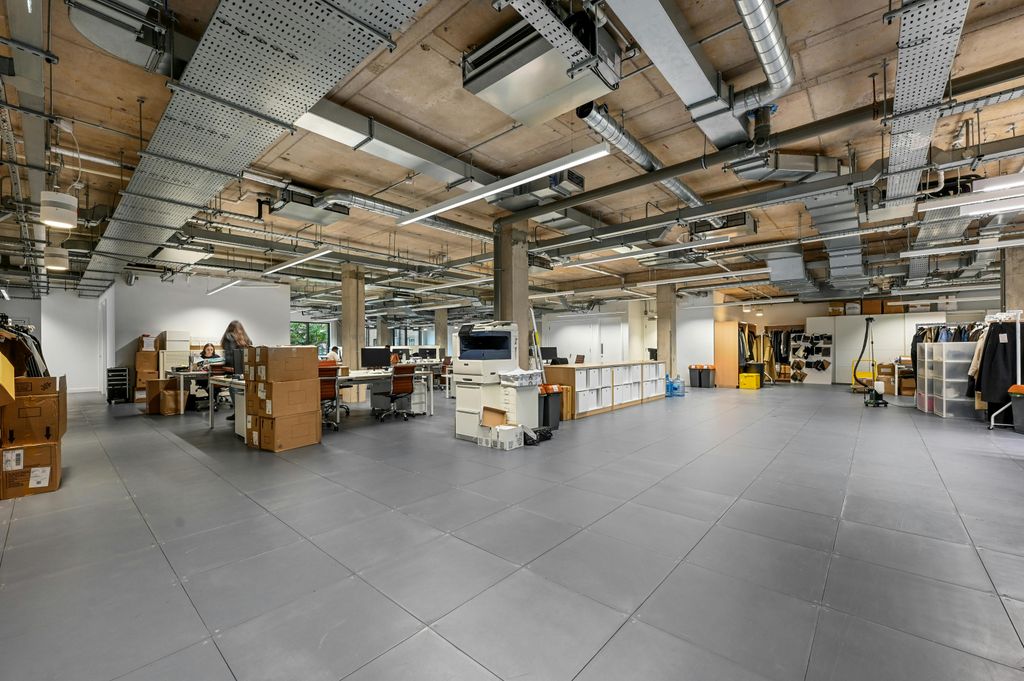 Property photo 3 of 10 Olbcff7Helmsleyplace1.Jpg