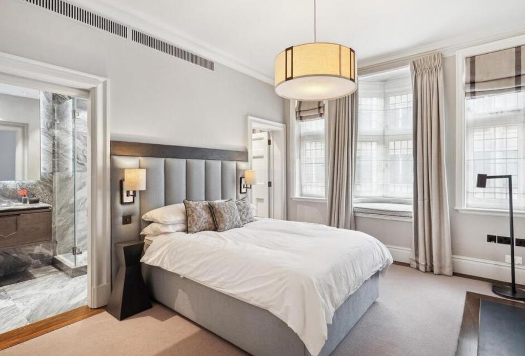 Property photo 2 of 6 Baker Street 3.Png