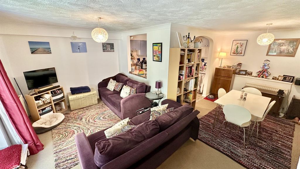 Property photo 2 of 27