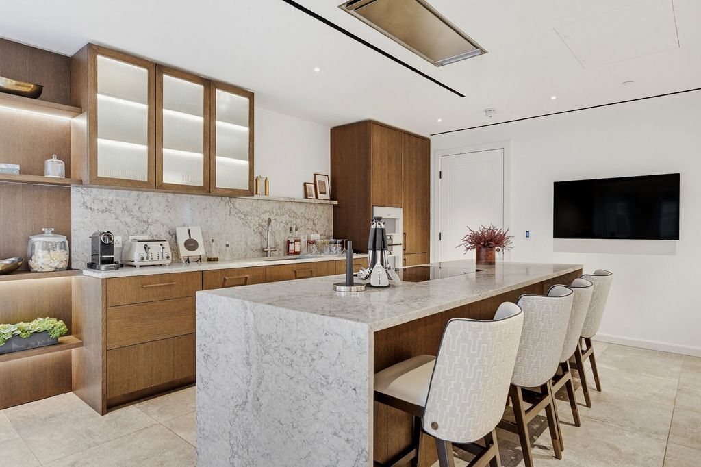 Property photo 3 of 22 Kitchen