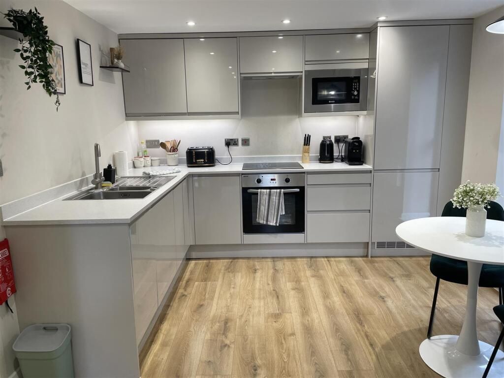 Property photo 1 of 4 Queens Rd