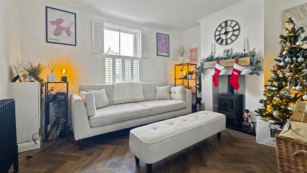 Property photo 2 of 10 Lounge