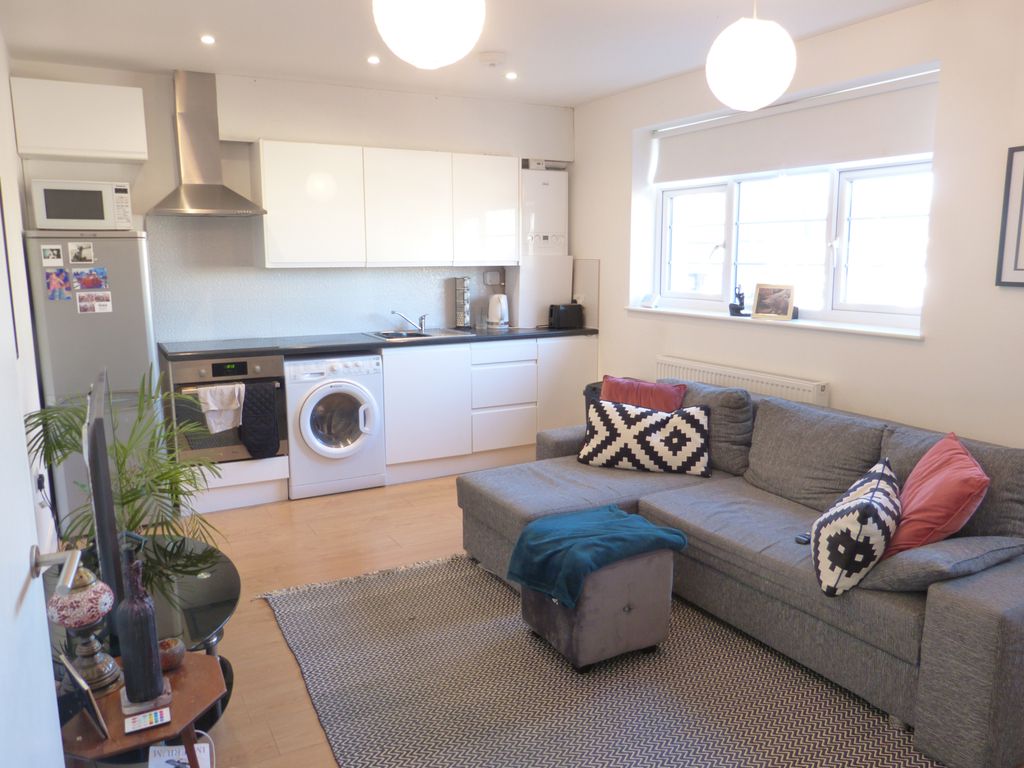 Property photo 1 of 9 1 Bed Flat To Rent The Crest, London Nw4