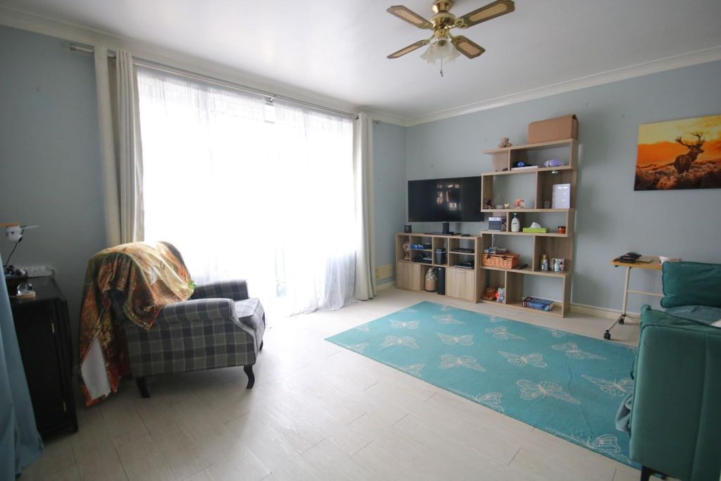 Property photo 3 of 7 liv2 (4).Jpg