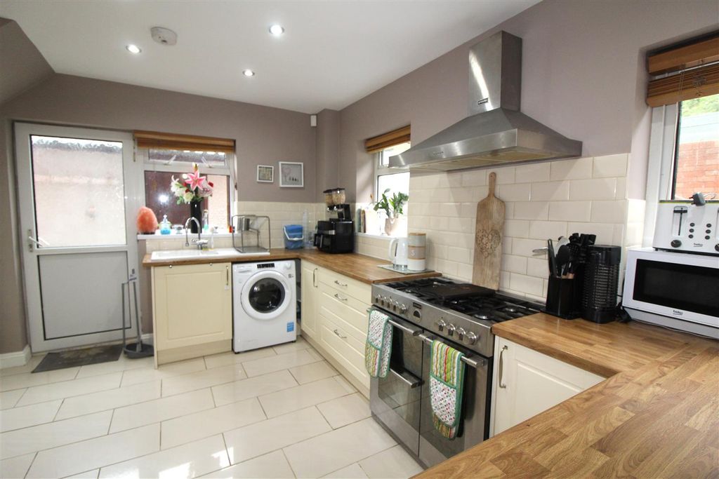 Property photo 3 of 24 Kitchen/Dining Room