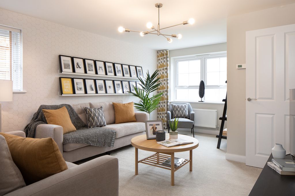 Property photo 1 of 8 Maidstone-Lounge-Exeter