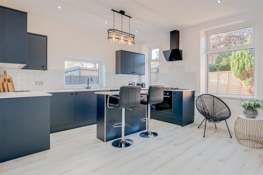 Property photo 2 of 28 4 Cliffe End Road-26.Jpg