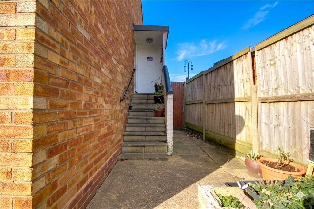 Property photo 2 of 11 Picture No. 15