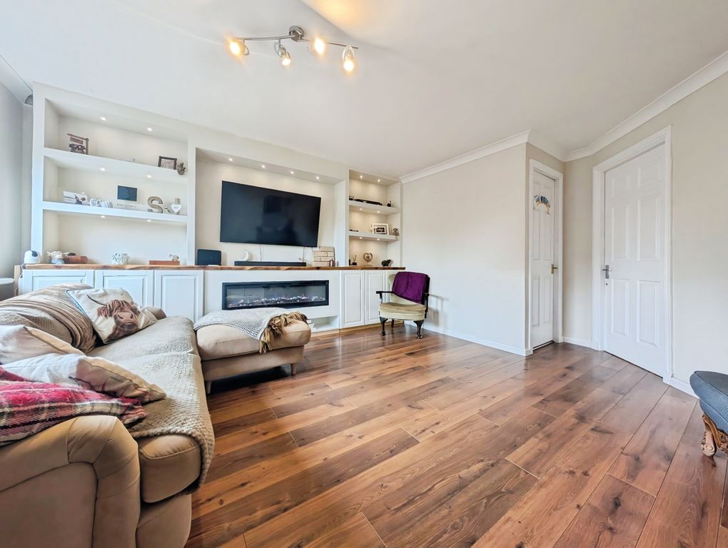 Property photo 2 of 25 Living Room