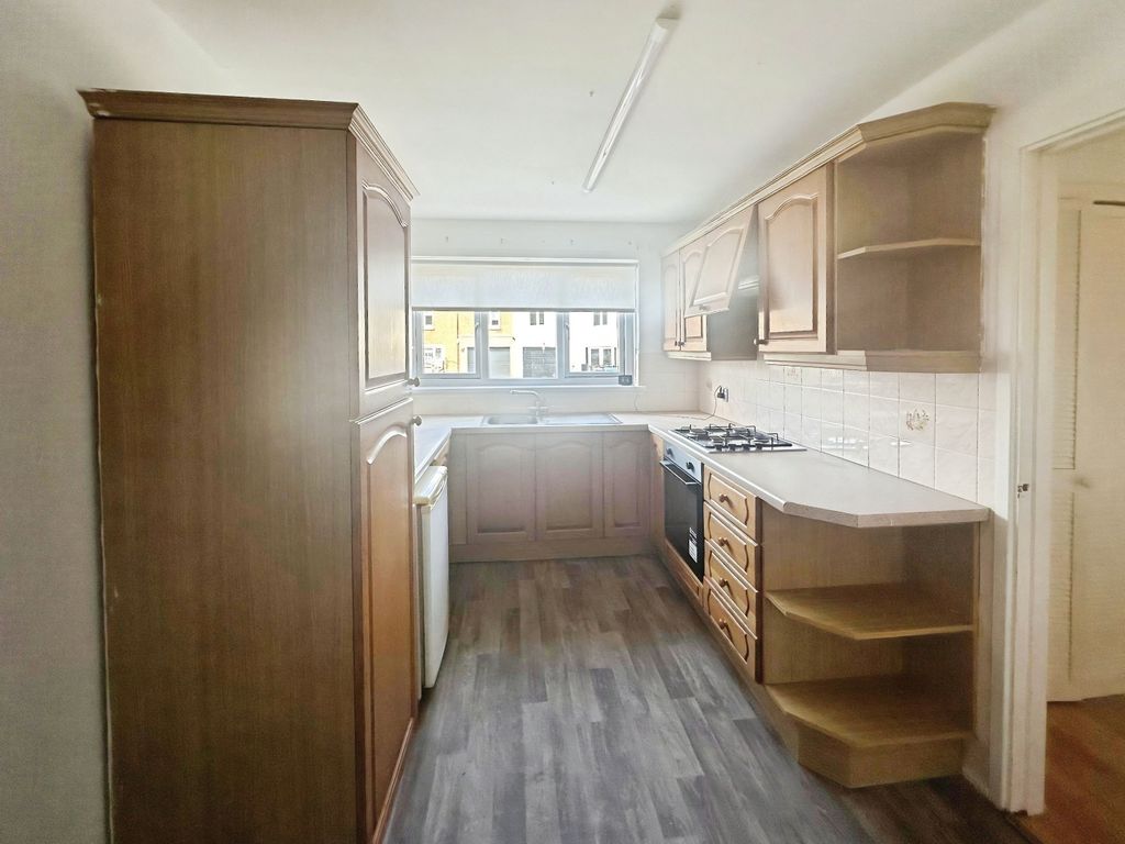 Property photo 2 of 11 80672476-Kitchen 202
