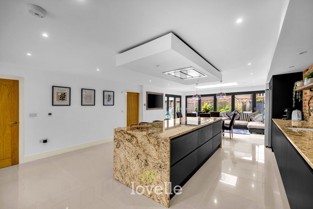 Property photo 2 of 45