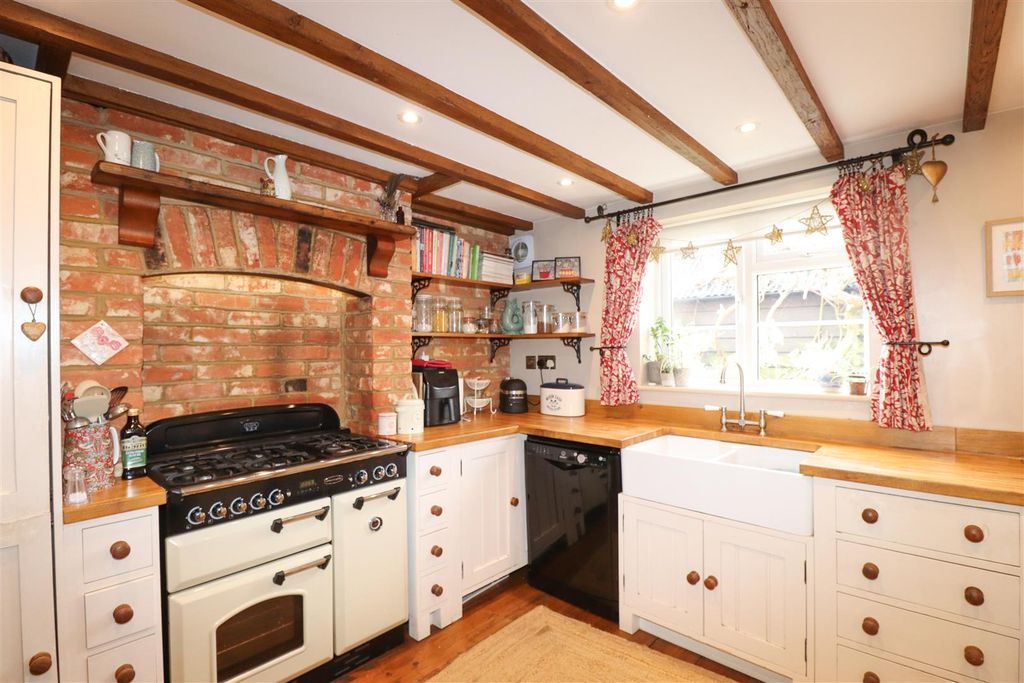 Property photo 3 of 26 Kitchen