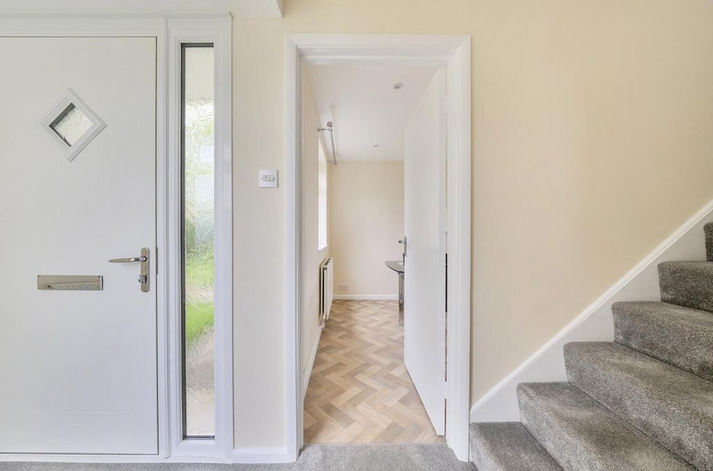 Property photo 3 of 20 1442682-16-69E1F6Af5Eec8.Jpg