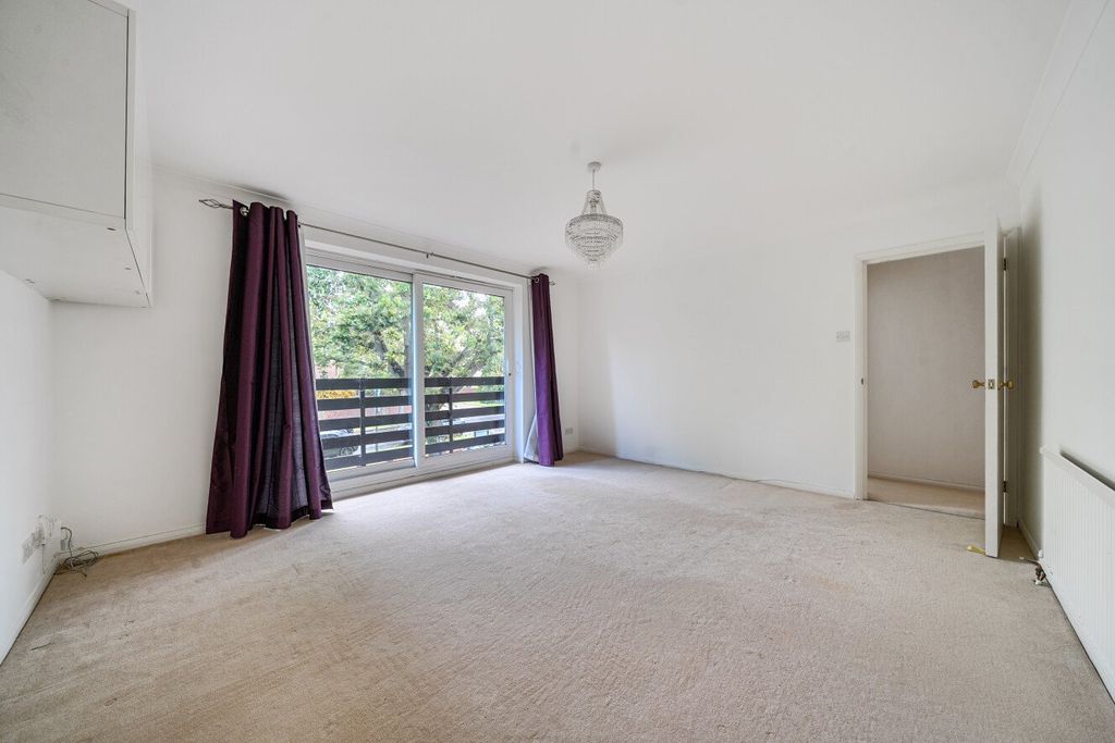 Property photo 2 of 13 Picture No. 17