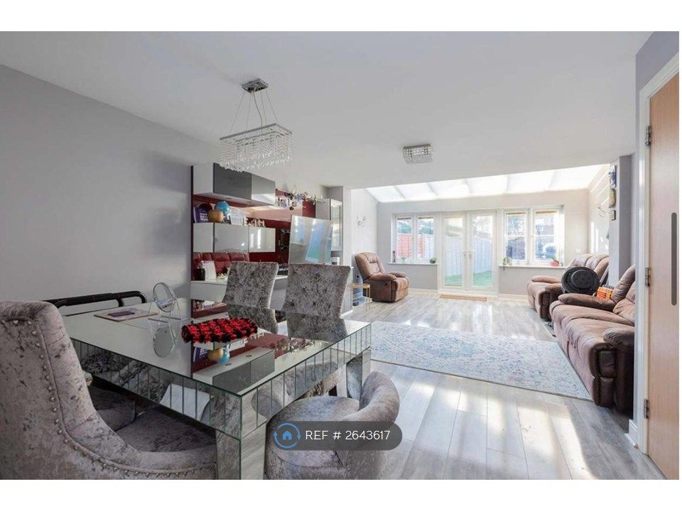 Property photo 3 of 16 Living/Dining Area