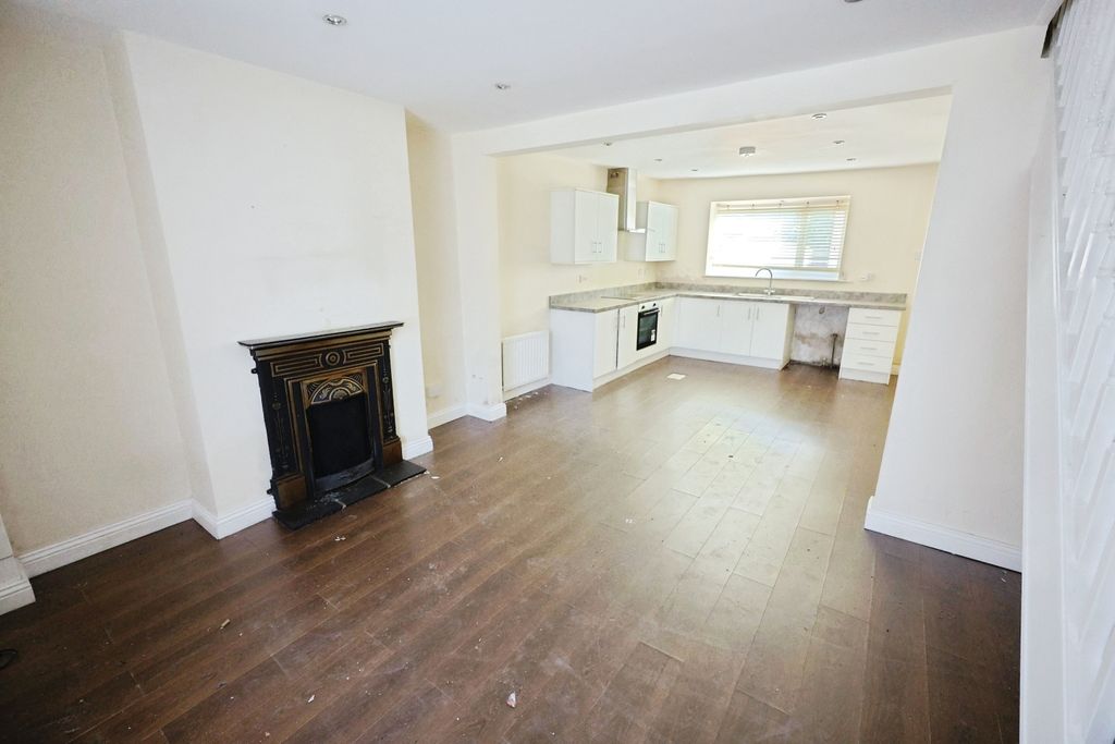 Property photo 3 of 10 Pbox-Img.Jpg