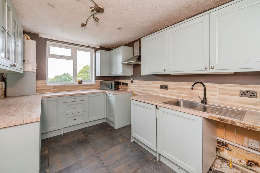 Property photo 2 of 16 Photo