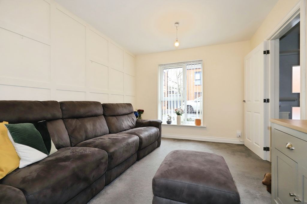 Property photo 3 of 17 Photo