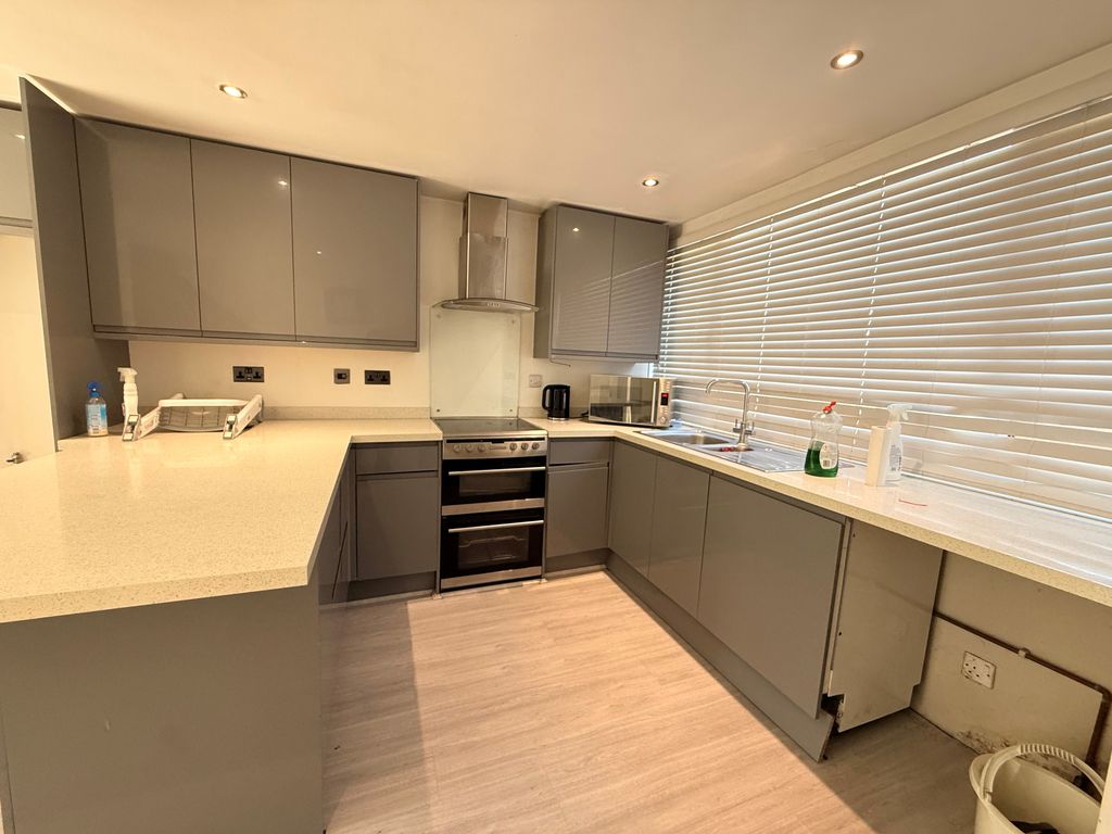 Property photo 2 of 13 Bedroom