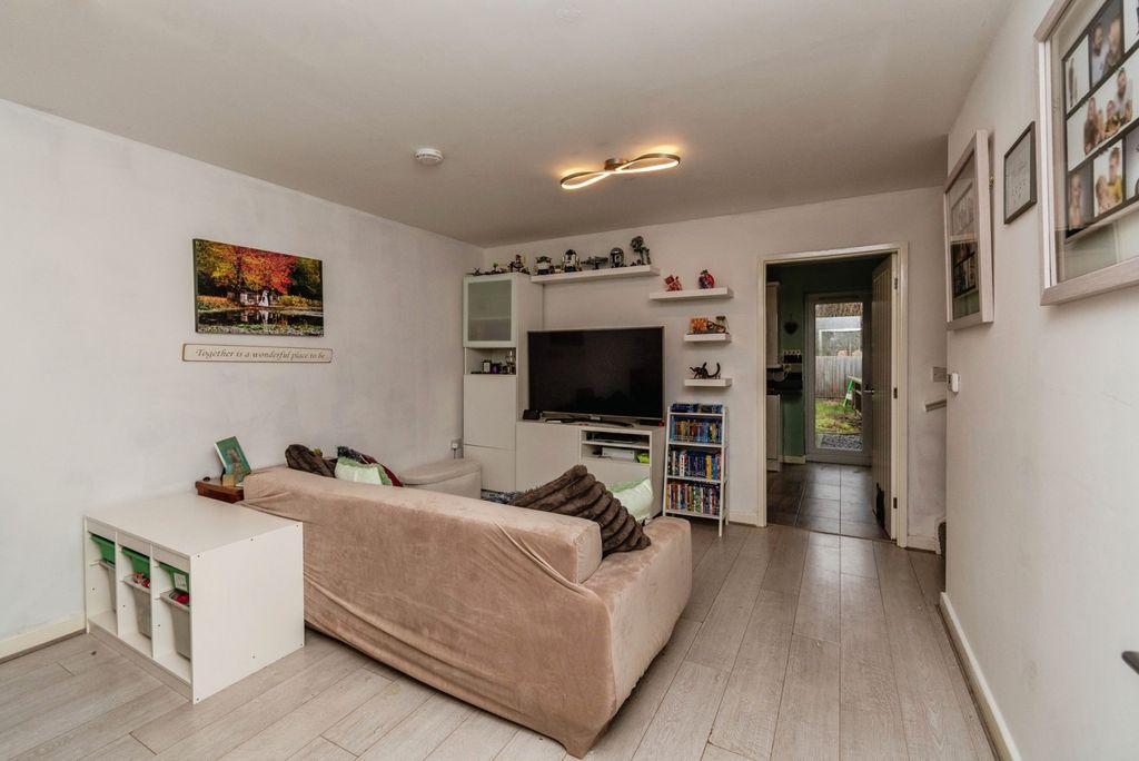 Property photo 2 of 20 Pbox-Img.Jpg