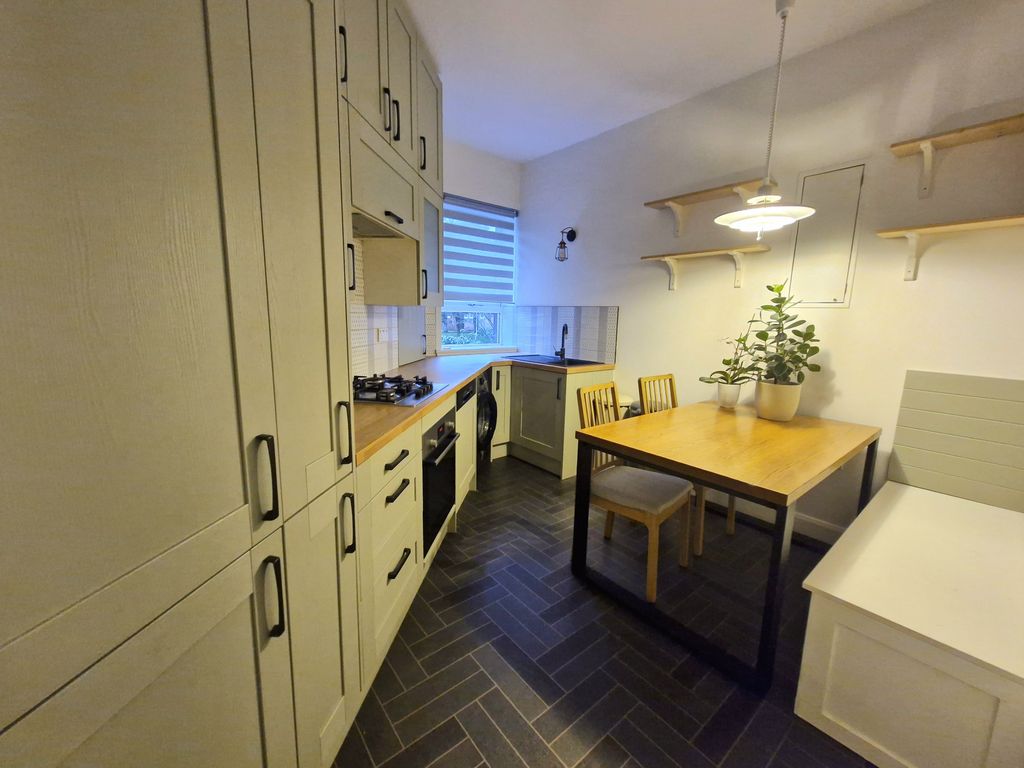 Property photo 2 of 7 Kitchen