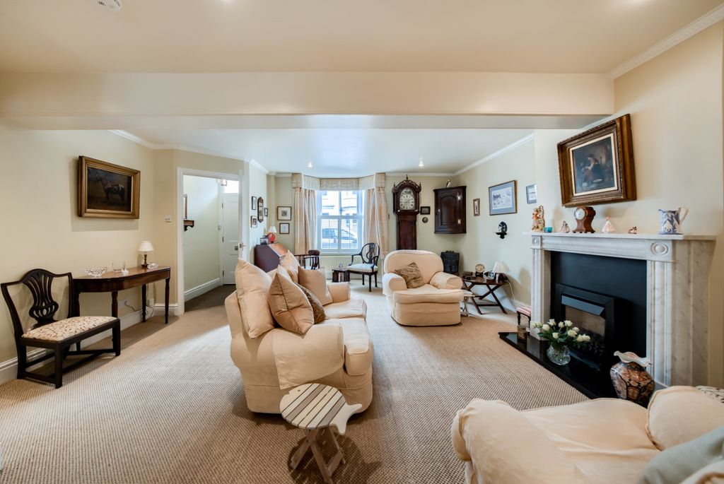 Property photo 2 of 24 Xt5A1841-Hdr(3)