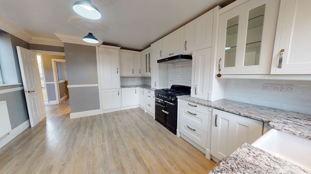 Property photo 3 of 22 11062025_142550