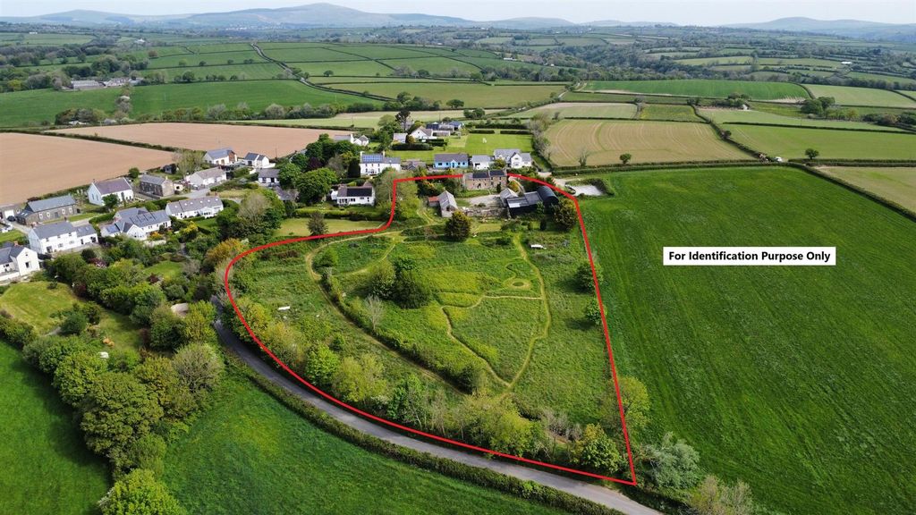 Property photo 2 of 55 Red Line.Jpg