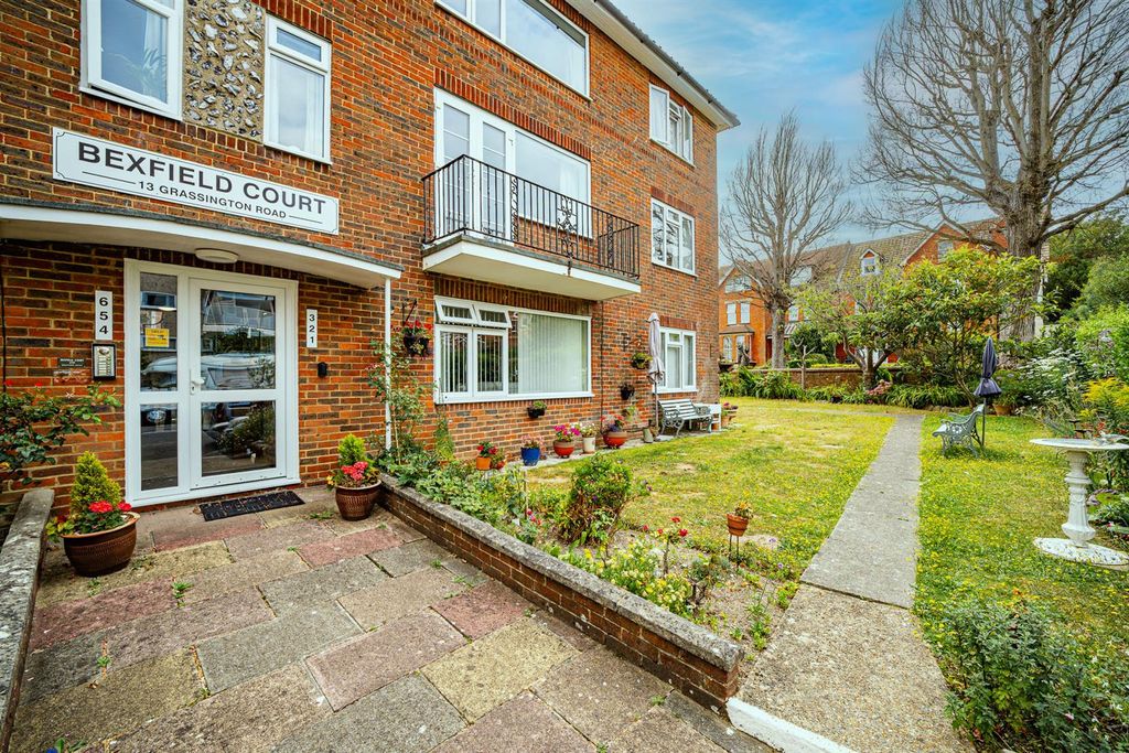 Property photo 2 of 21