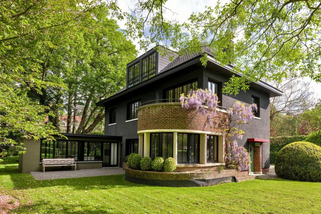 Property photo 1 of 28