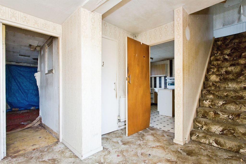 Property photo 3 of 12