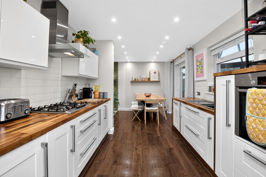 Property photo 3 of 20 Kitchen