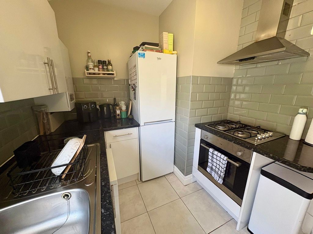 Property photo 3 of 8 Kitchen