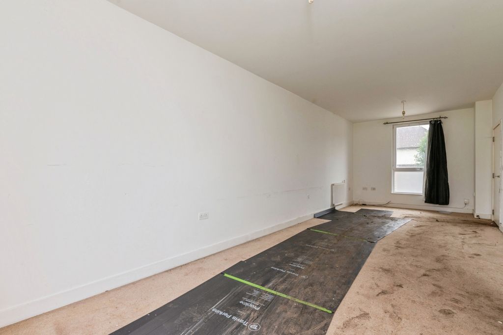 Property photo 3 of 17 Photo