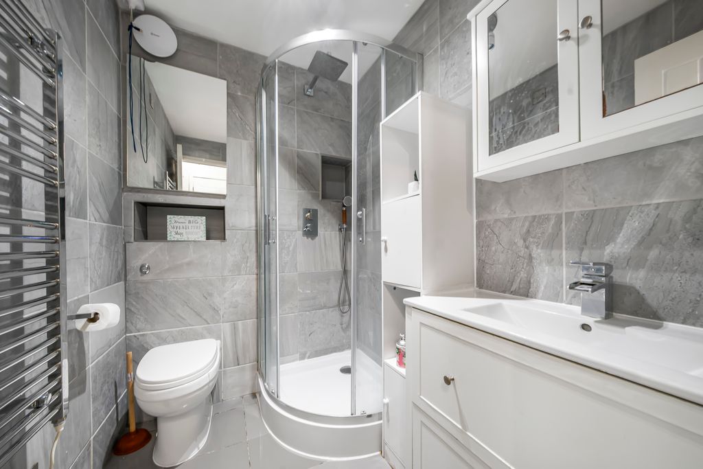 Property photo 3 of 11 Image00012