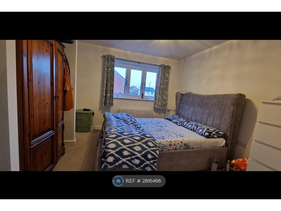 Property photo 2 of 18 Master Bedroom
