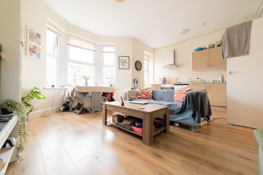 Property photo 2 of 33 Call 02920 454555 To Secure Your Viewing_3