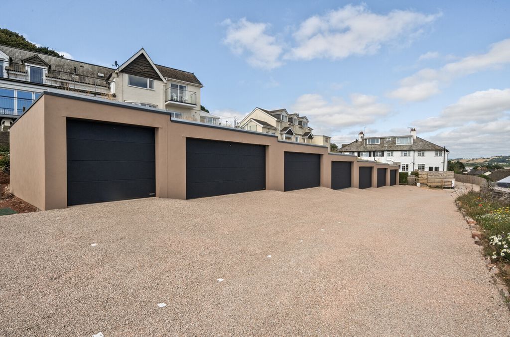 Property photo 1 of 6 1320094-14-686E64...