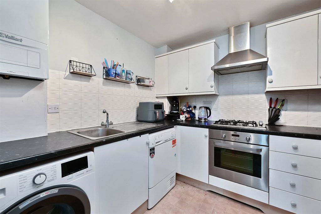Additional image 6 of 2 bed flat for saleHaskins Gardens, Farnborough GU14