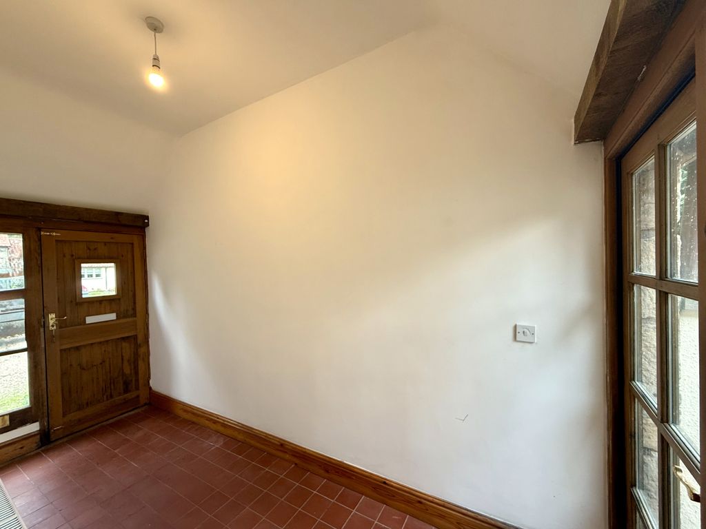 Property photo 3 of 16 Entrance Hall