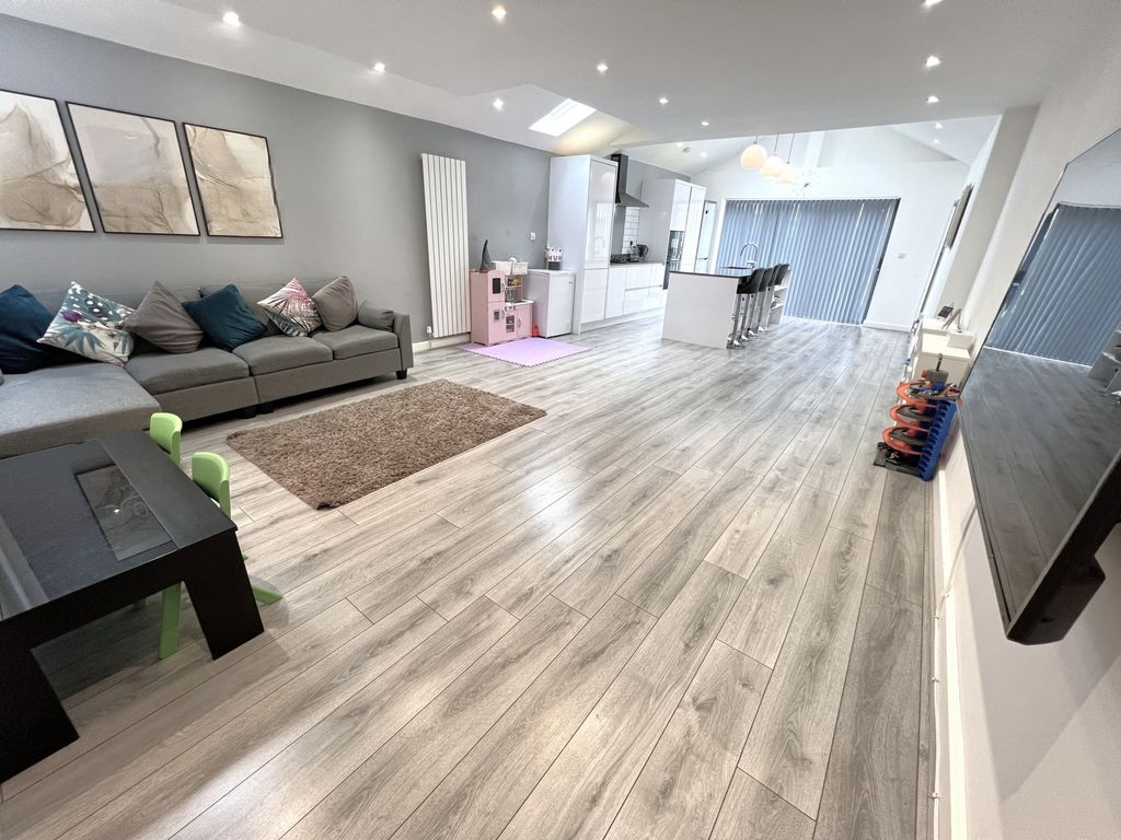 Property photo 1 of 21 Photo 8