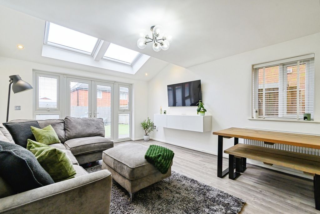 Property photo 2 of 20 Living/Kitchen Area