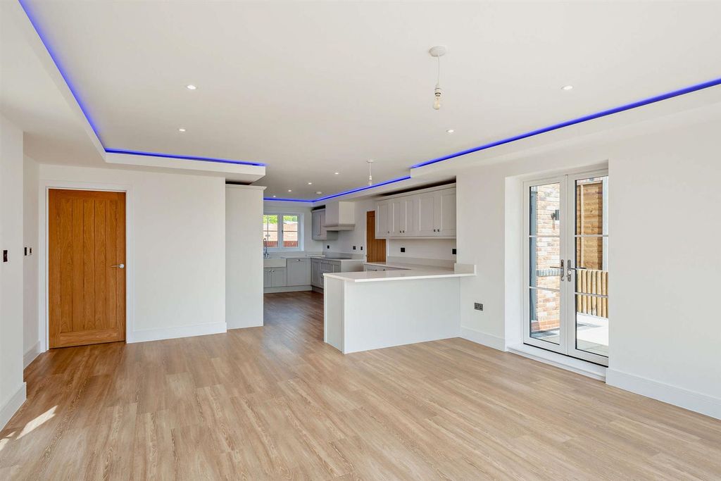 Property photo 2 of 37 8651678-Interior60-800.Jpg