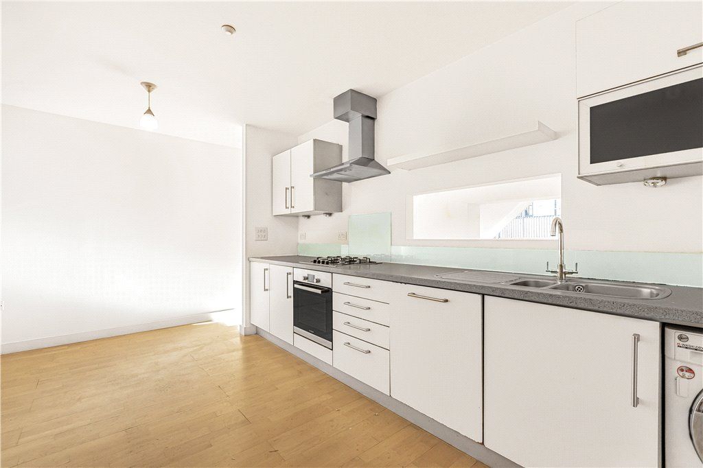 Property photo 3 of 32 Kitchen