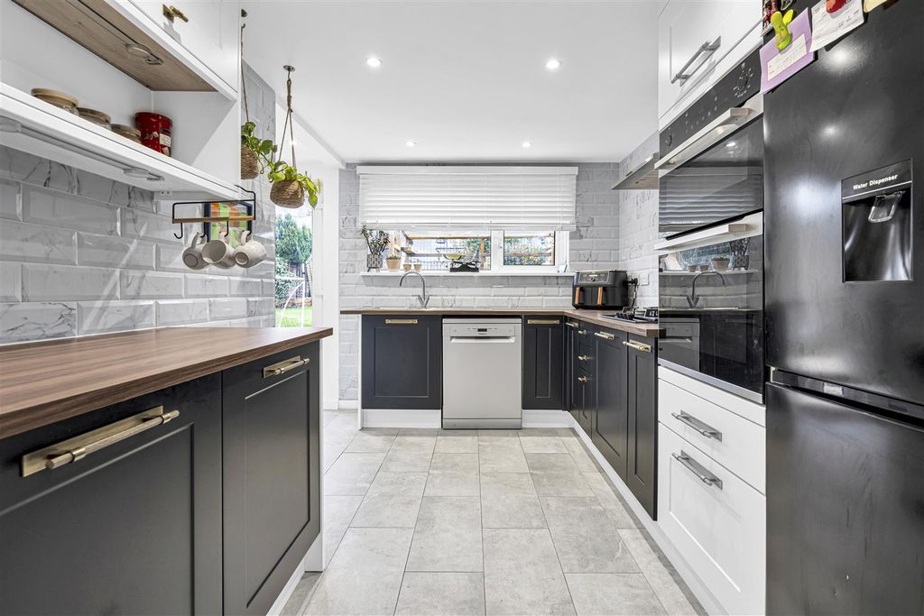 Property photo 2 of 14 Kitchen